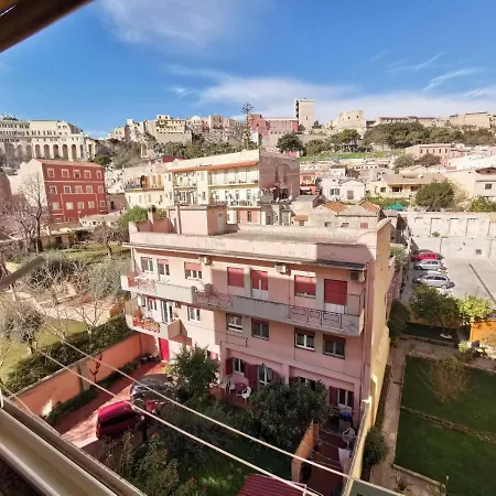 לינה וארוחת בוקר Casa Giorgia קליארי